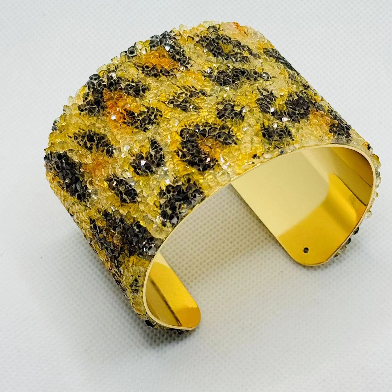Cross-border e-commerce bestseller: A diamond-encrusted leopard print women's irregular electroplated gold metal bracelet in Europe and America, exuding a strong sense of luxury Item Picture