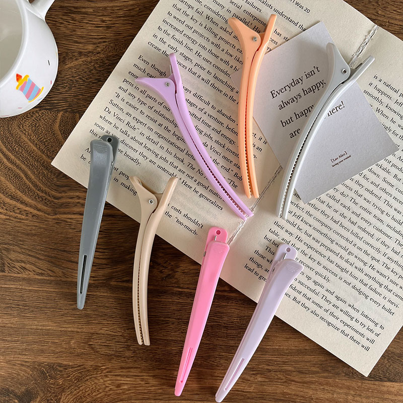 New hairdressing candy color special hairstylist invisible clips, long mouth clips, duckbill clips, barber shop bangs clips, straight clips Application Scenario