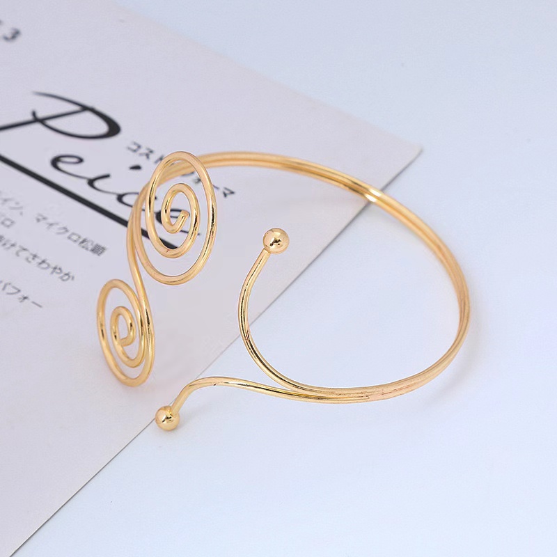 Cross-border best-selling item: Metal shining, irregular opening shape, adjustable, handcrafted women's arm bracelet details Picture