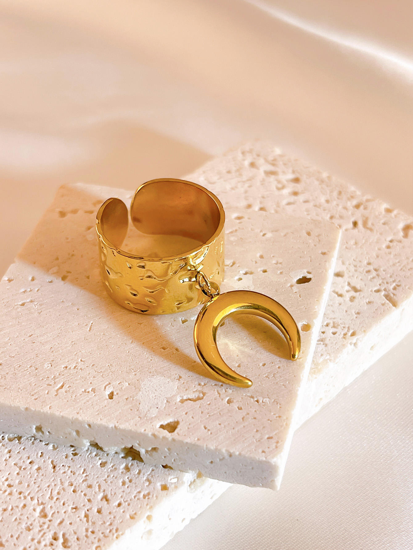 欧美ins戒指女小众设计时尚钛钢指环轻奢高级感爆款百搭饰品时尚