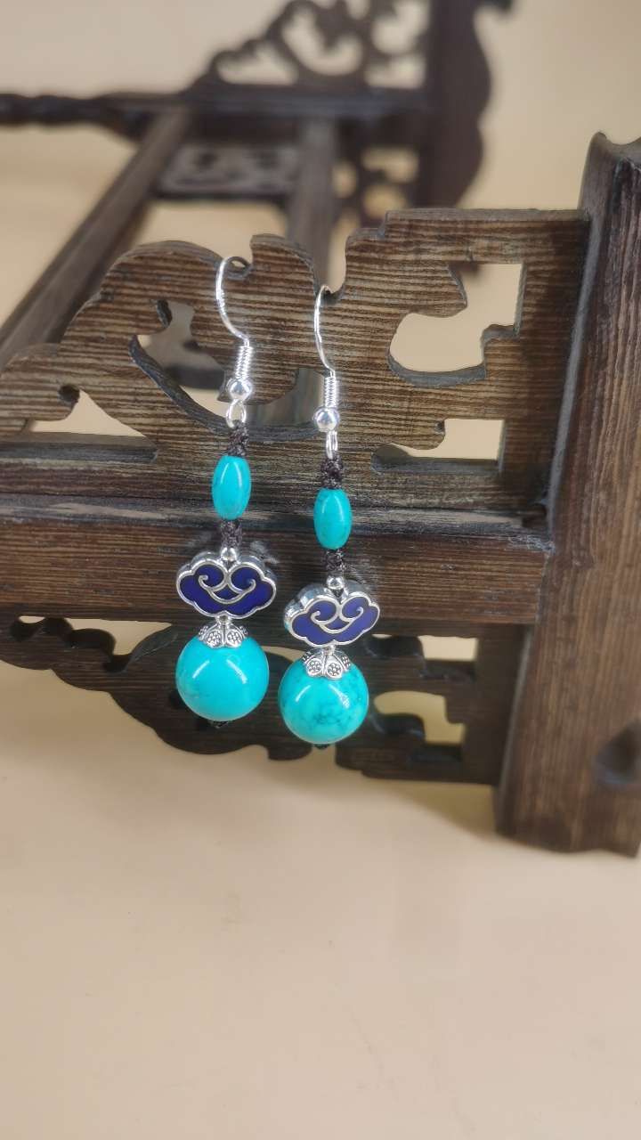 Alloy cat's eye earrings, ladies' earrings, beautiful zircon earrings, fashionable earrings, unique design earrings Specification image