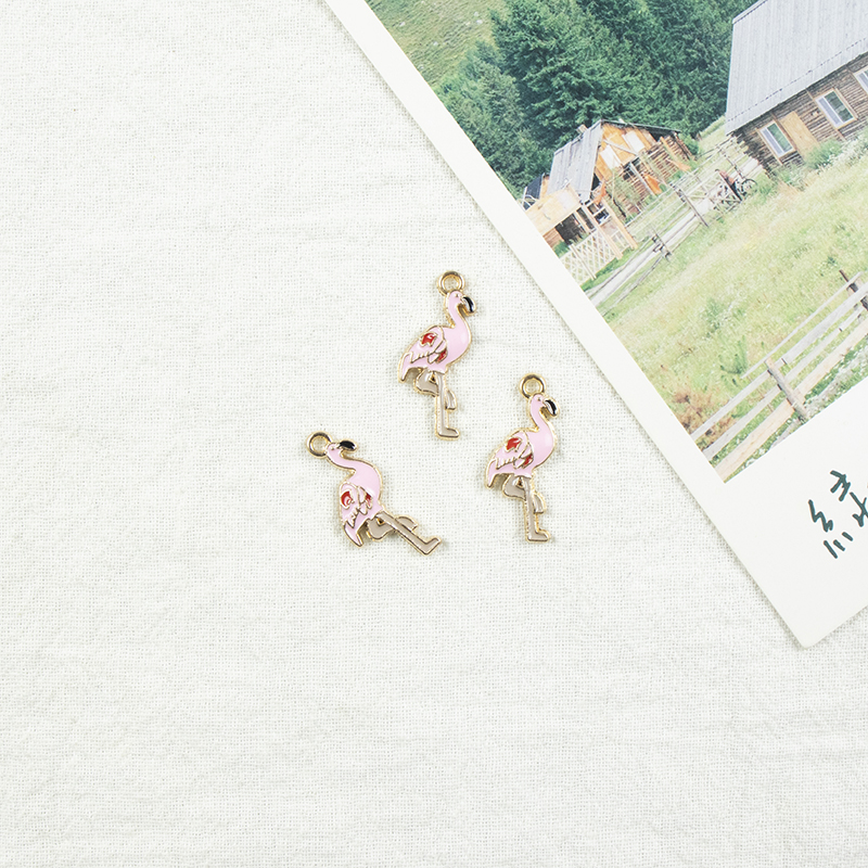 Alloy oil-dripping single flamingo necklace, earring accessories, diy jewelry accessories, alloy jewelry accessories, jewelry bracelet, alloy oil-dripping Specification image