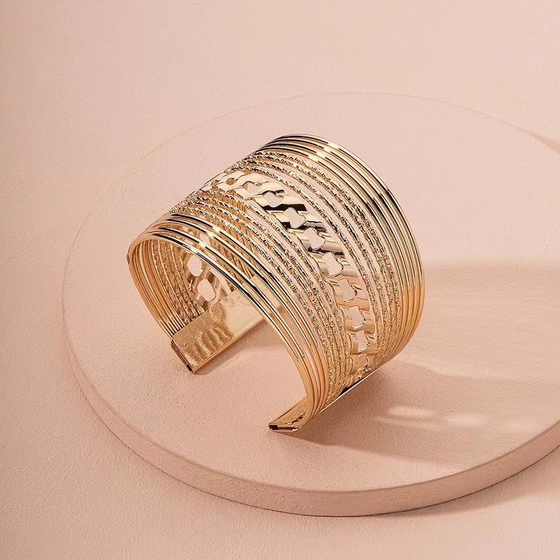 European and American foreign trade style, fashionable, individual, versatile, simple, street style, popular, large-sized metal open-top women's bracelet detail image 5