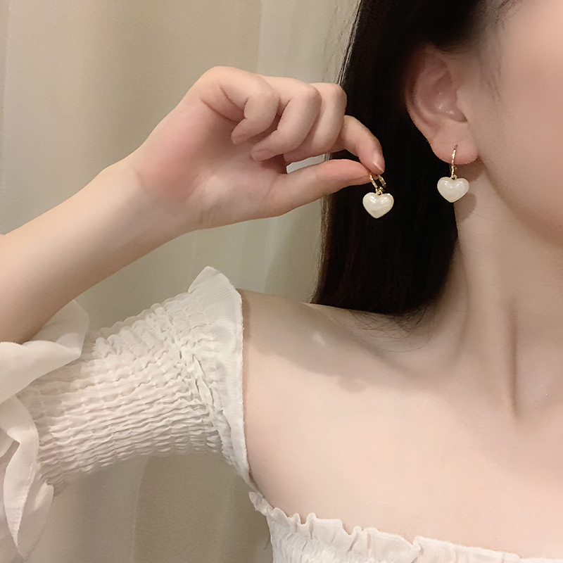 法式复古爱心珍珠白色耳圈简约桃心气质耳钉ins耳饰百搭耳扣耳环
