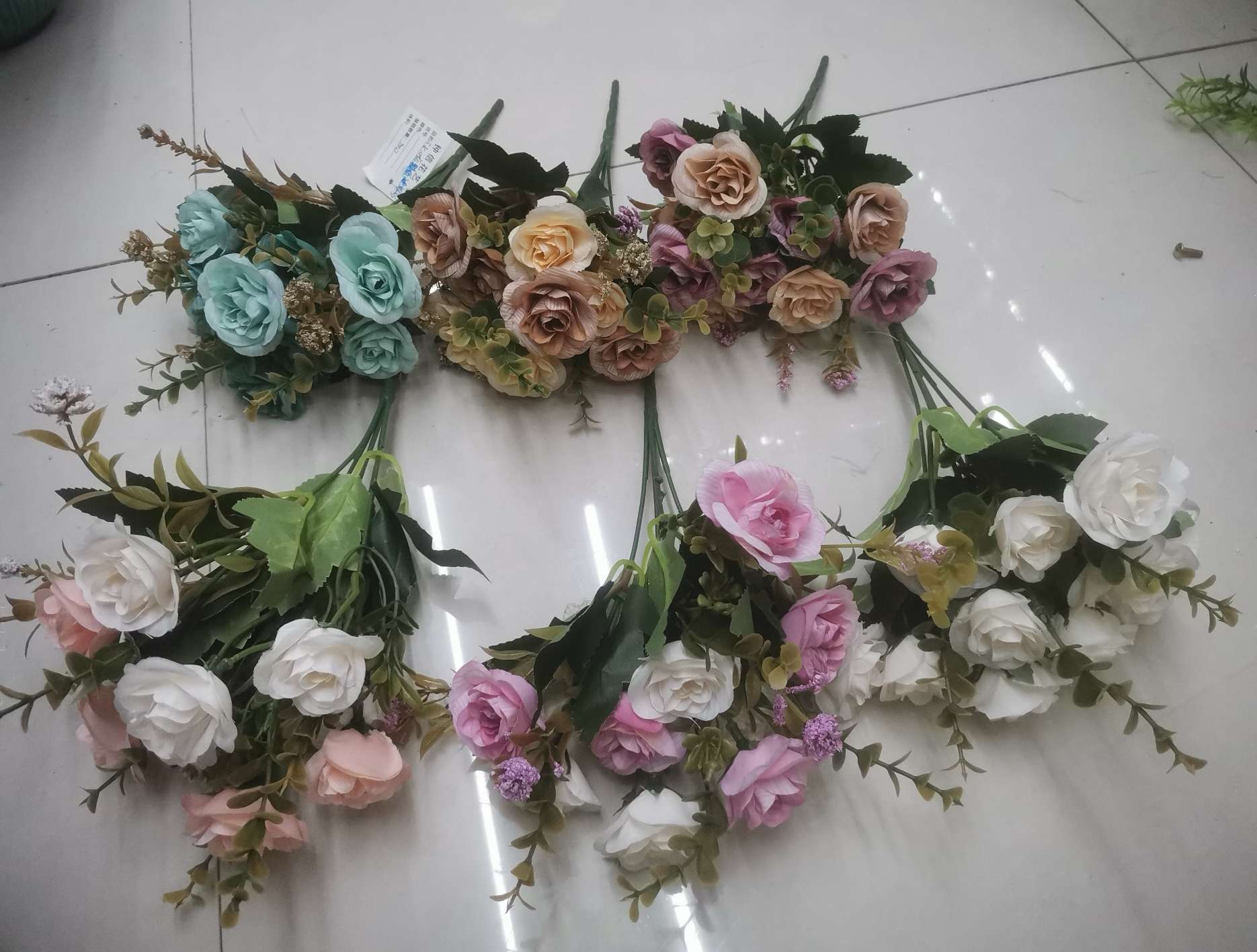New faux European style 5-fork silk-screen printed rose, artificial flower, faux petal handicraft, artificial flower bouquet, realistic touch, faux flower decoration, exquisite life home decoration Item Picture