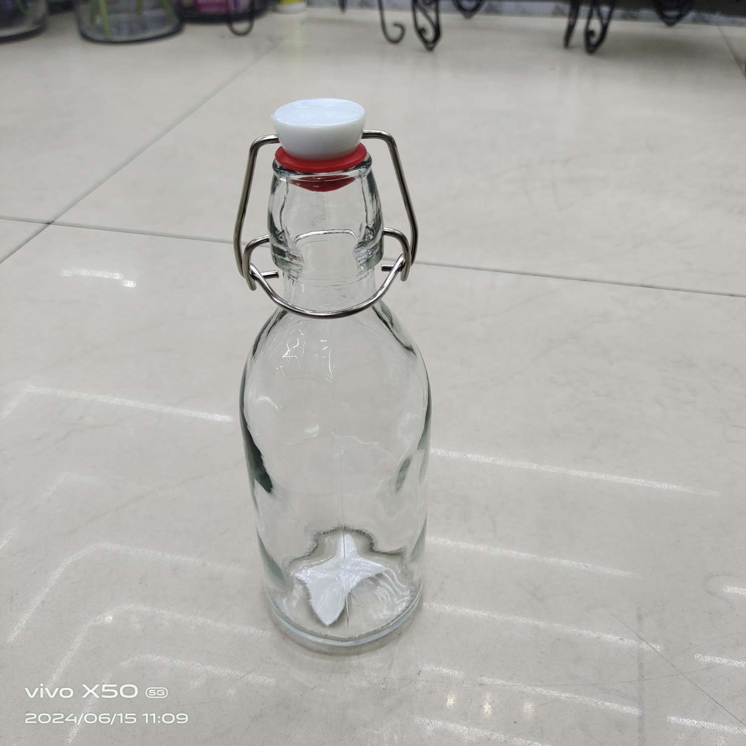 玻璃小瓶，玻璃制品，果汁瓶，饮料瓶，厨房油瓶产品图