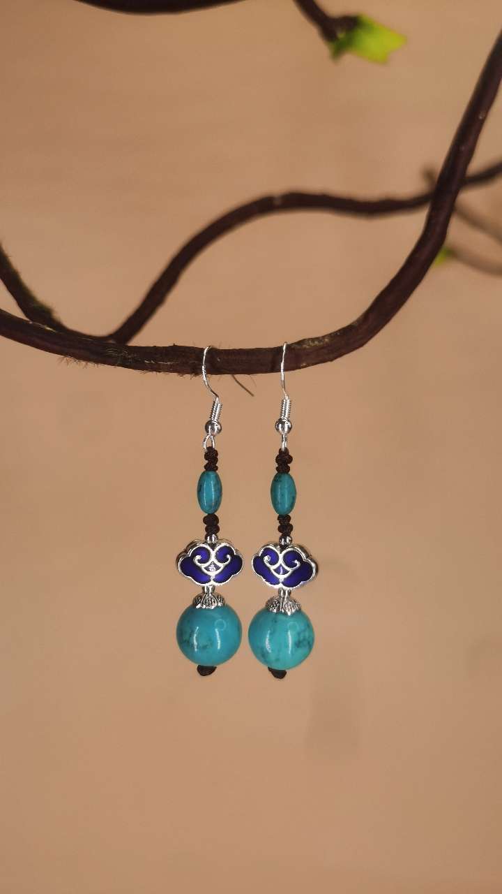 Alloy cat's eye earrings, ladies' earrings, beautiful zircon earrings, fashionable earrings, unique design earrings