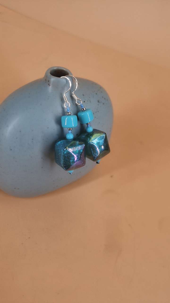 Pearl welded zircon earrings and earrings are fashionable accessories. Korean style, versatile and elegant. Women's earrings are exquisite and graceful