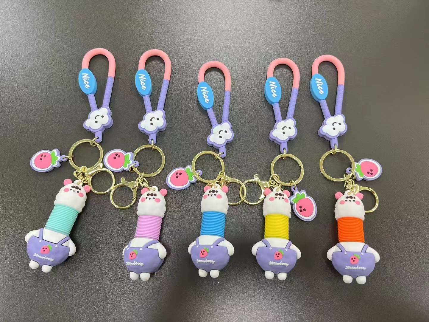 Retractable keychain pendant. Pendant details Picture