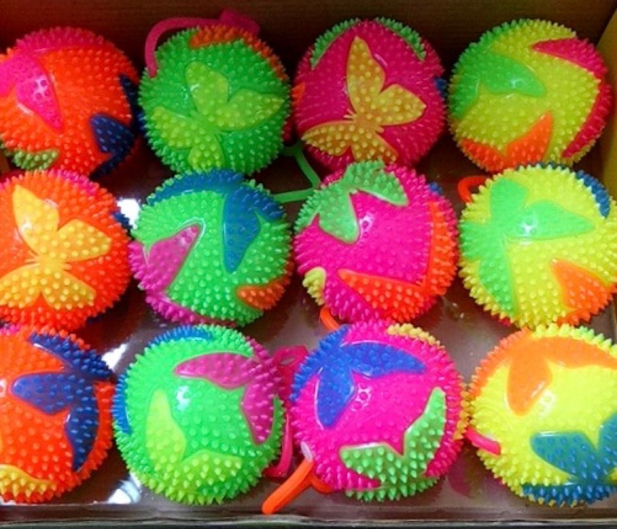 闪光发声大蝴蝶卡通图案球叫叫球哨子球闪光发光玩具益智玩具图