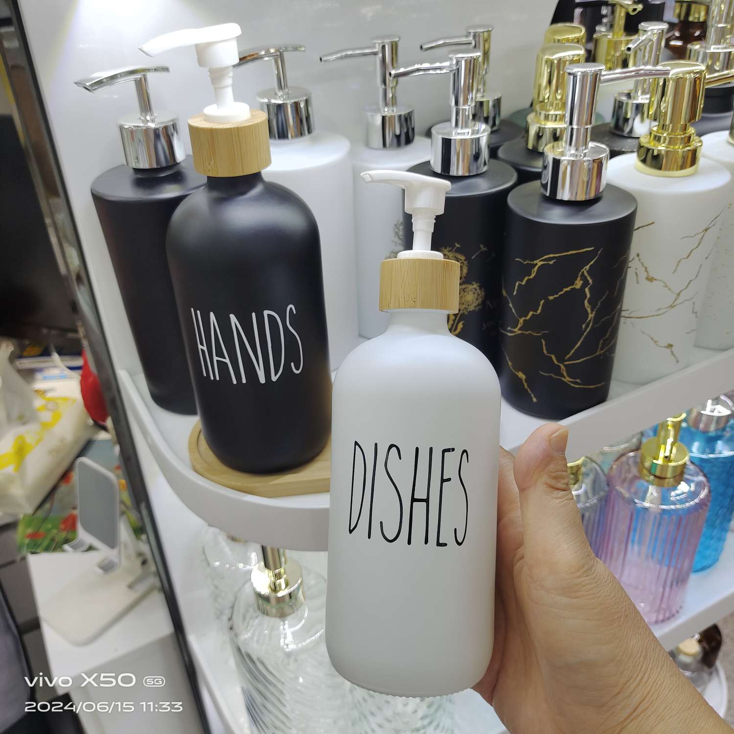 洗手液瓶两个套装，黑色白色套装，竹盖子喷头详情图5