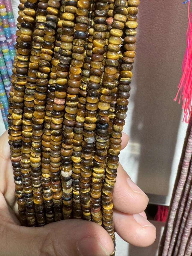 Tiger's eye stone, amethyst, rose quartz, Tianhe stone, Shoushan stone and various other natural stones