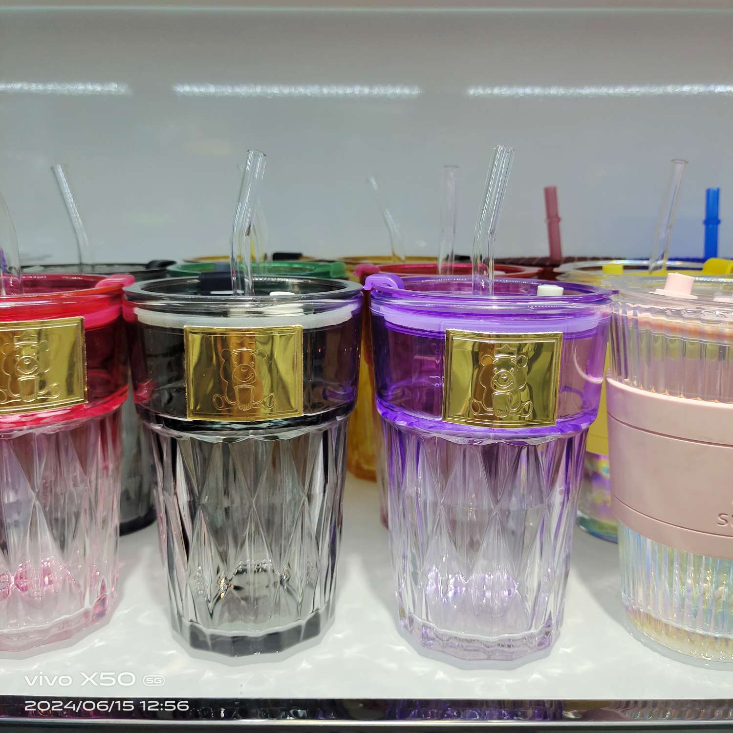 玻璃杯，玻璃水杯，玻璃吸管杯，玻璃饮料杯细节图