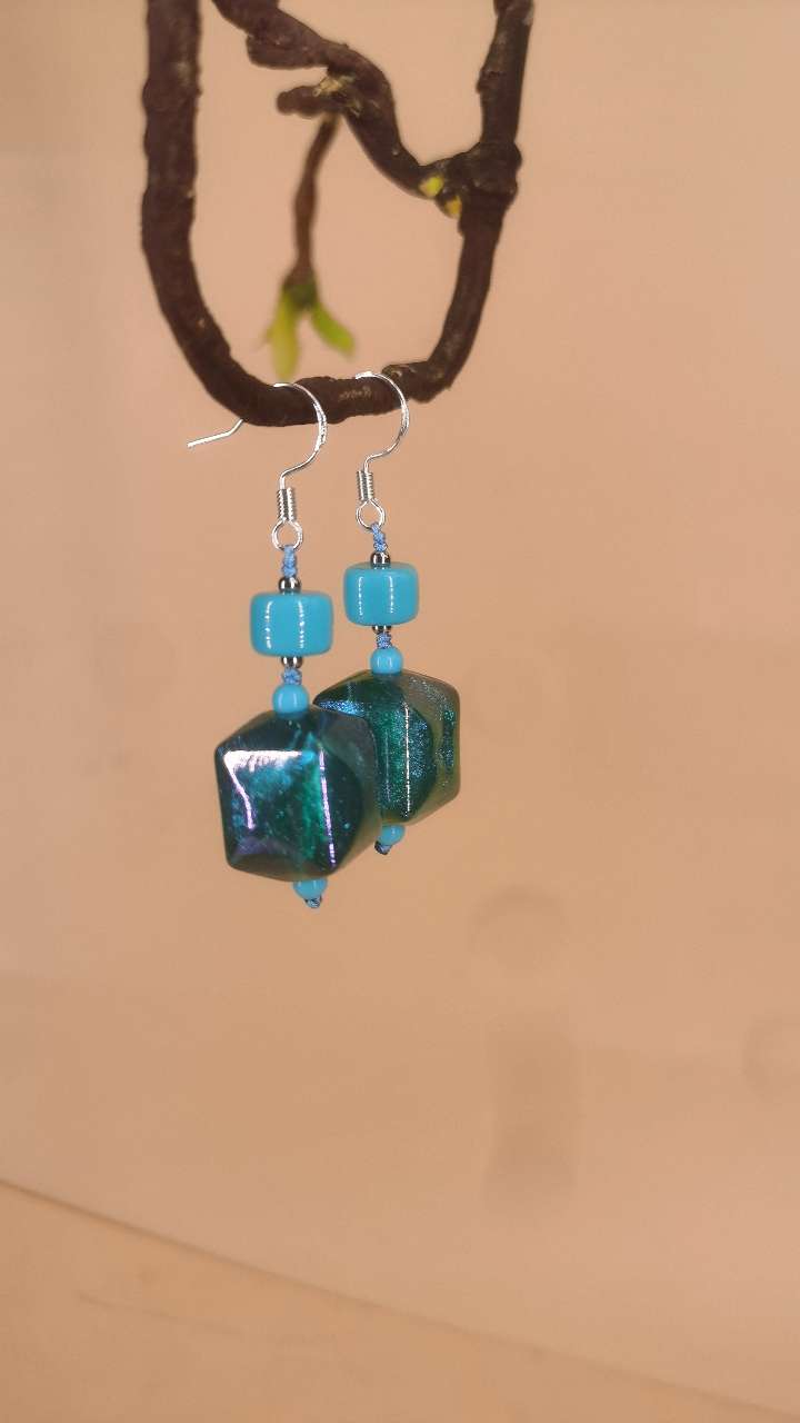 Pearl welded zircon earrings and earrings are fashionable accessories. Korean style, versatile and elegant. Women's earrings are exquisite and graceful Application Scenario