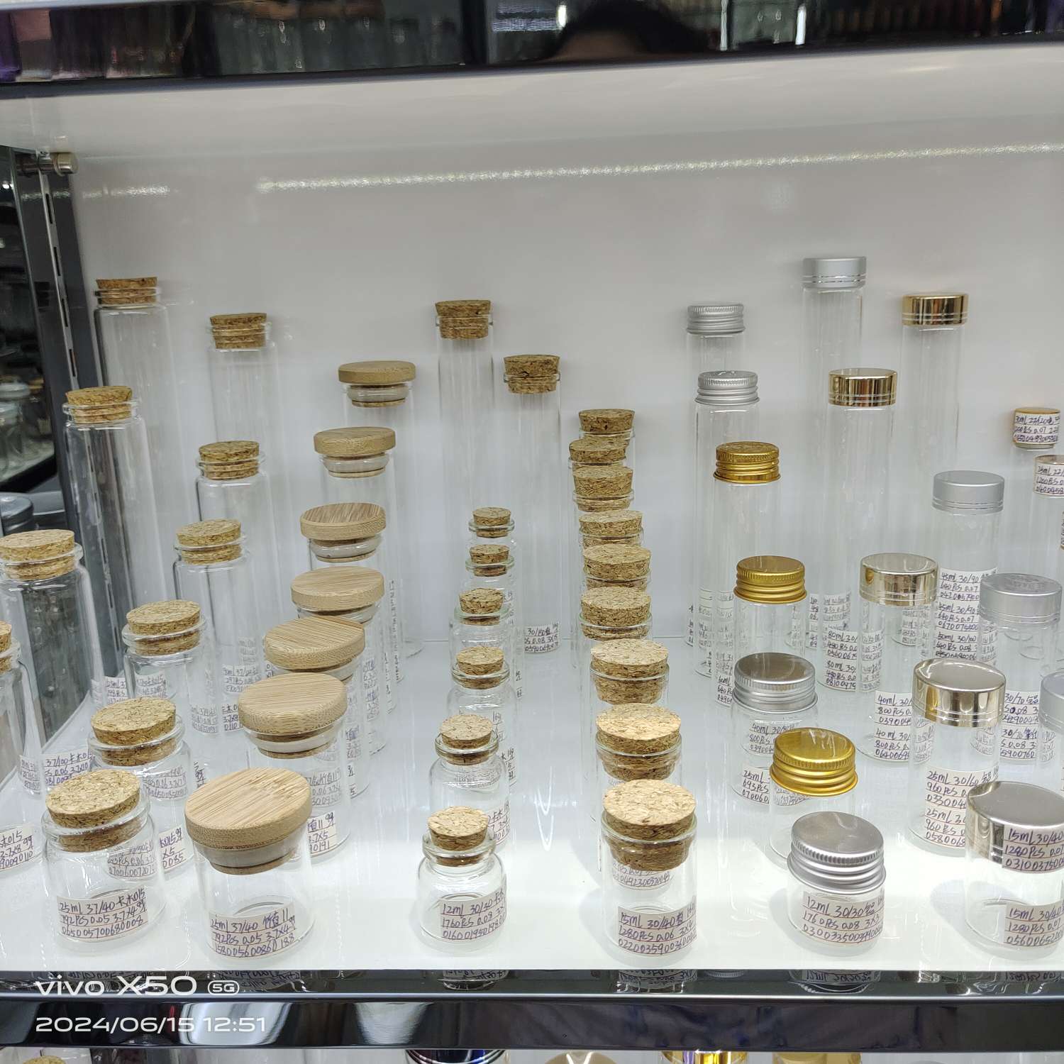 Glass bottles, small bottles, tube-pulled bottles, wishing bottles, gift glass bottles Application Scenario