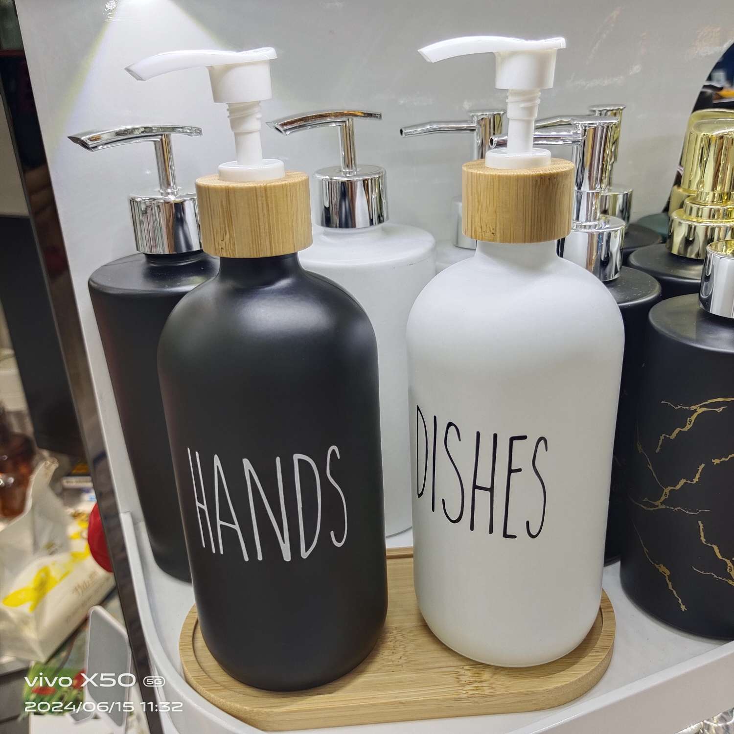 洗手液瓶两个套装，黑色白色套装，竹盖子喷头