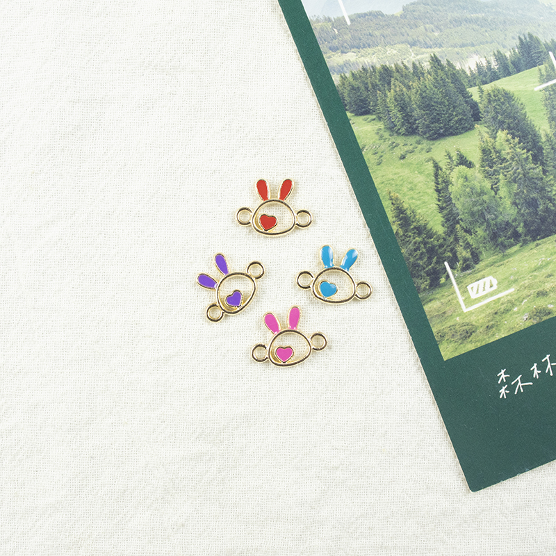 Alloy oil-dripping rabbit hollow heart necklace, earring accessories, diy jewelry accessories, jewelry accessories, alloy accessories Application Scenario