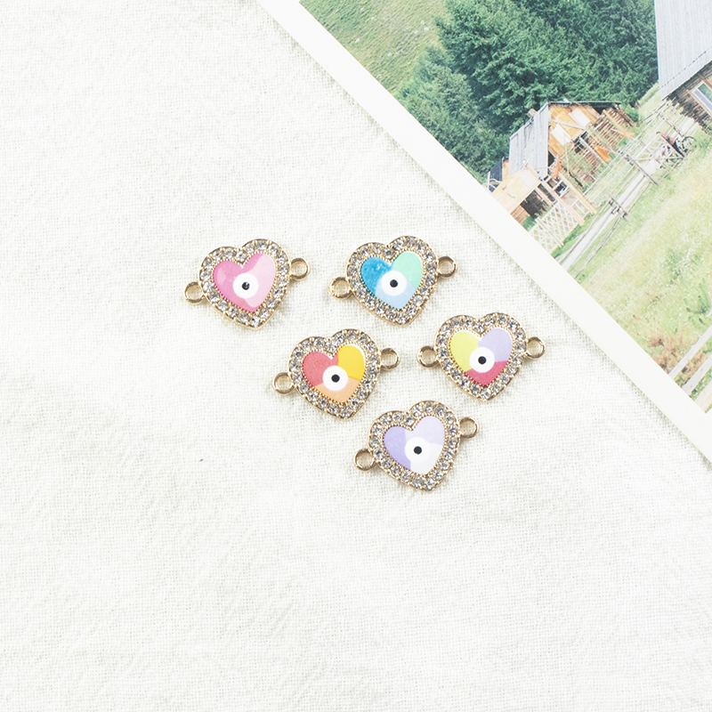 Alloy dot brick oil-dripping heart-shaped devil's eye necklace, earring accessories, diy jewelry accessories, alloy accessories, heart-shaped accessories Application Scenario