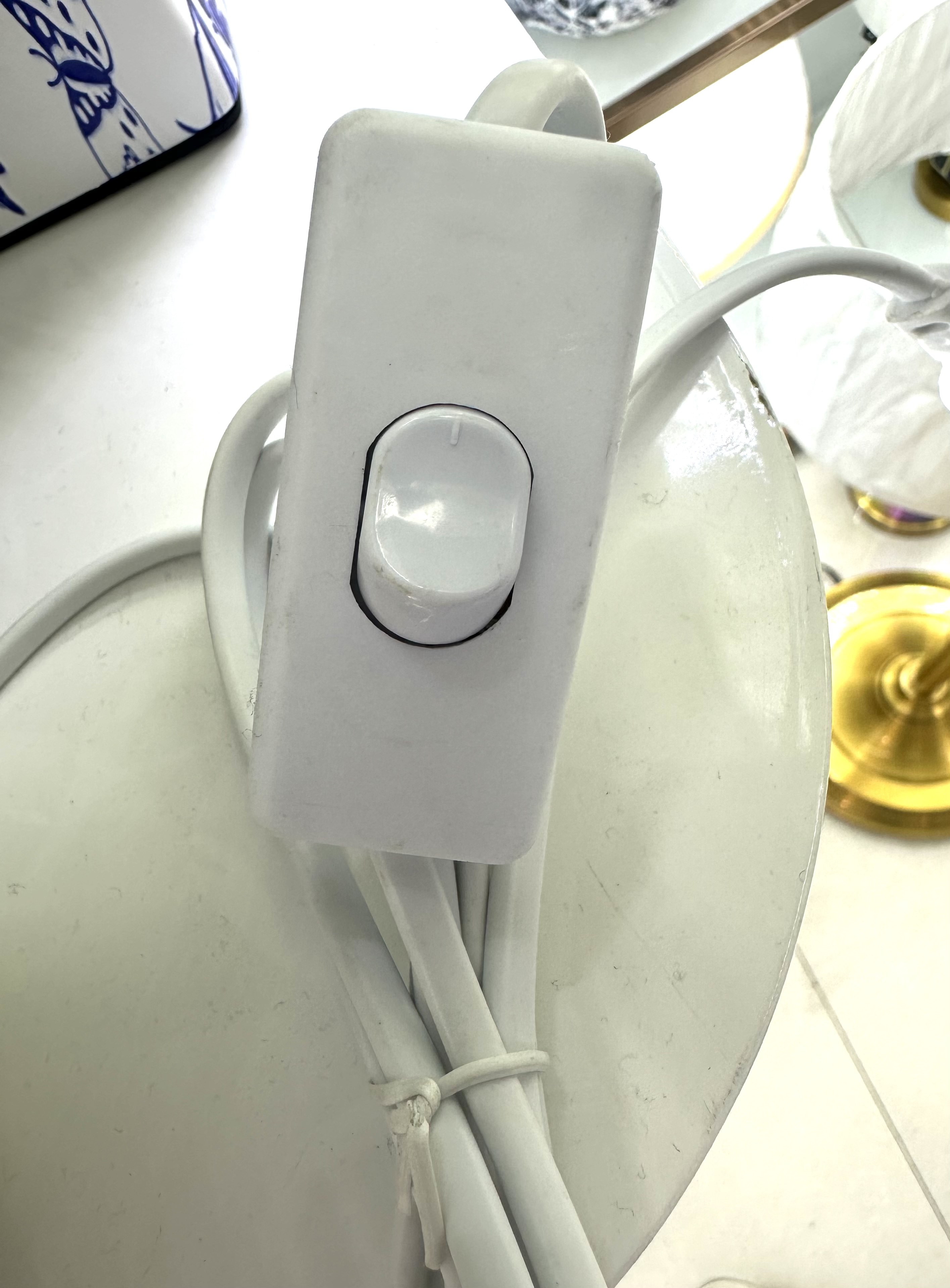 French light luxury series bedside lamp JL27960 with a golden figure as the base and a table lamp for wholesale from the manufacturer Application Scenario