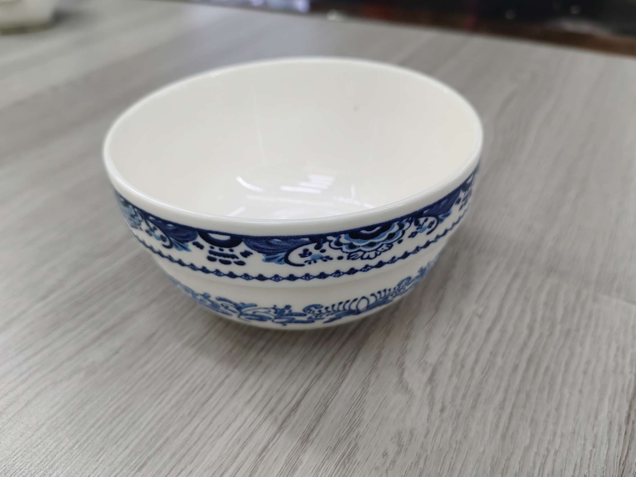 Daily necessities tableware Section: Ceramic tableware sets with seasoning bowls, plastic types, ceramic plates, essential for the catering industry, quality guaranteed details Picture