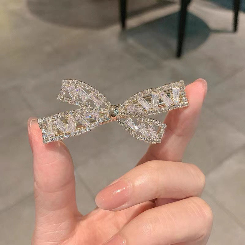 和金锆石水钻压夹，时尚潮流饰品配件
细节图