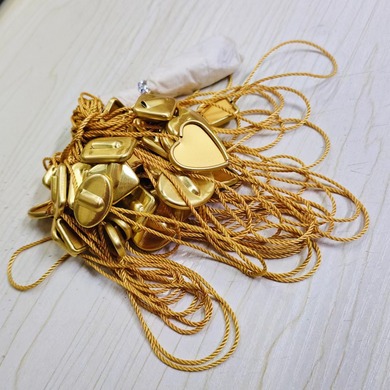 金属铝壳吊粒金黄色服装通用吊粒挂吊牌吊粒吊绳