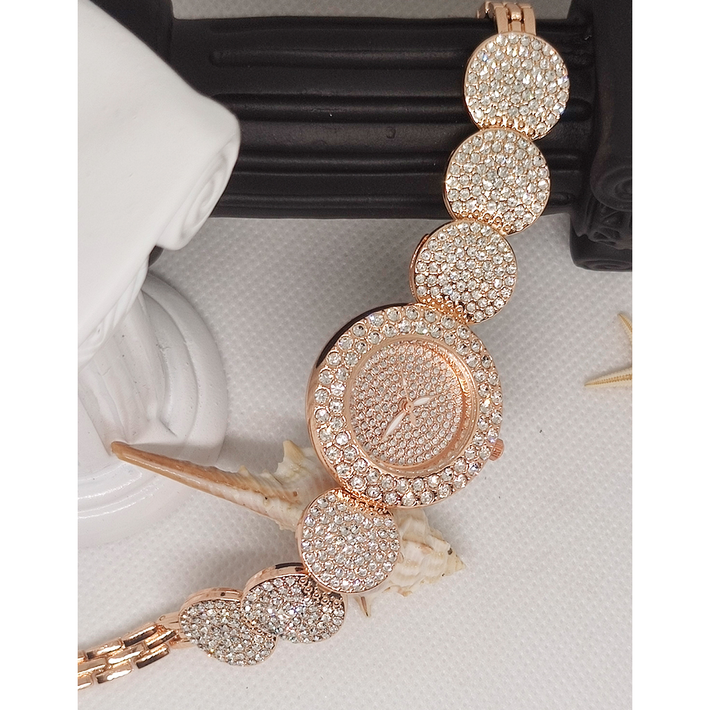 New Women's Bracelet Quartz Watch Casual Fashion Full Star Rhinestone Watch Application Scenario