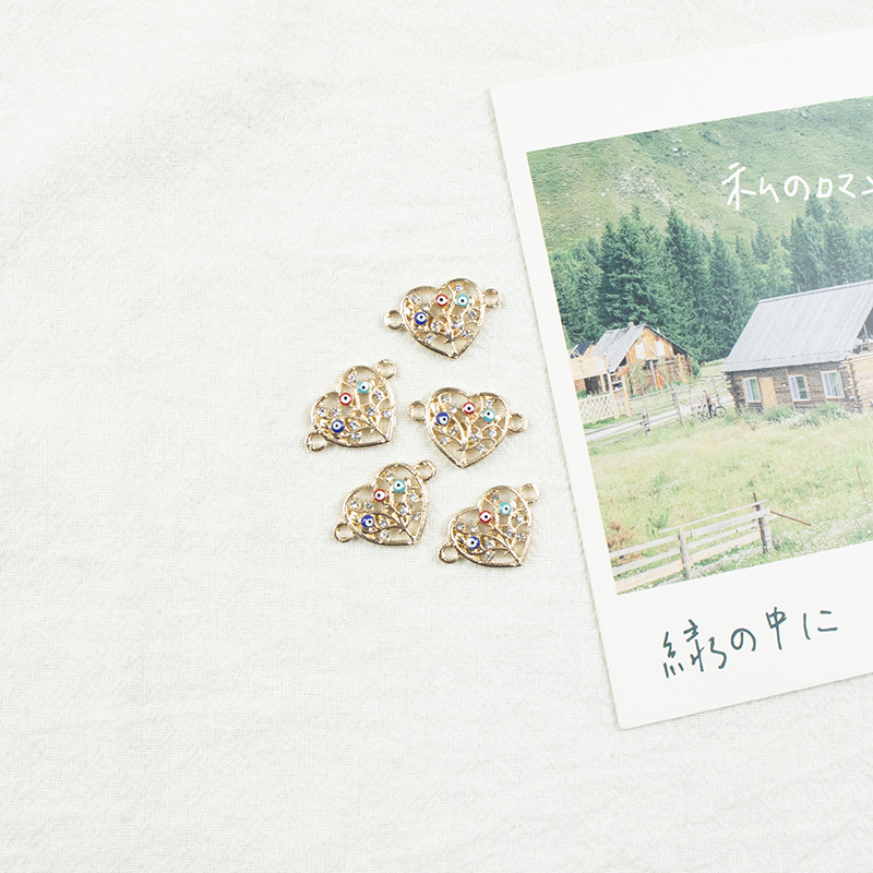 Alloy dot brick oil-dripping heart-shaped sapling Devil's Eye necklace, earring accessories, diy jewelry accessories, jewelry accessories, alloy accessories Application Scenario