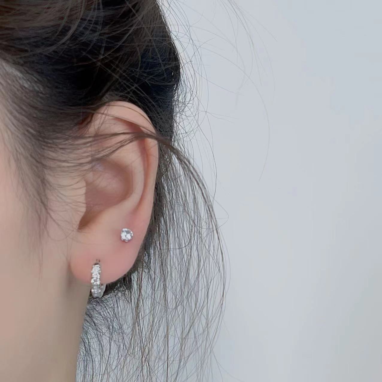 The new 2024 silver ring and small stud earrings for women's elegance, with a niche design sense and high-end earrings Application Scenario