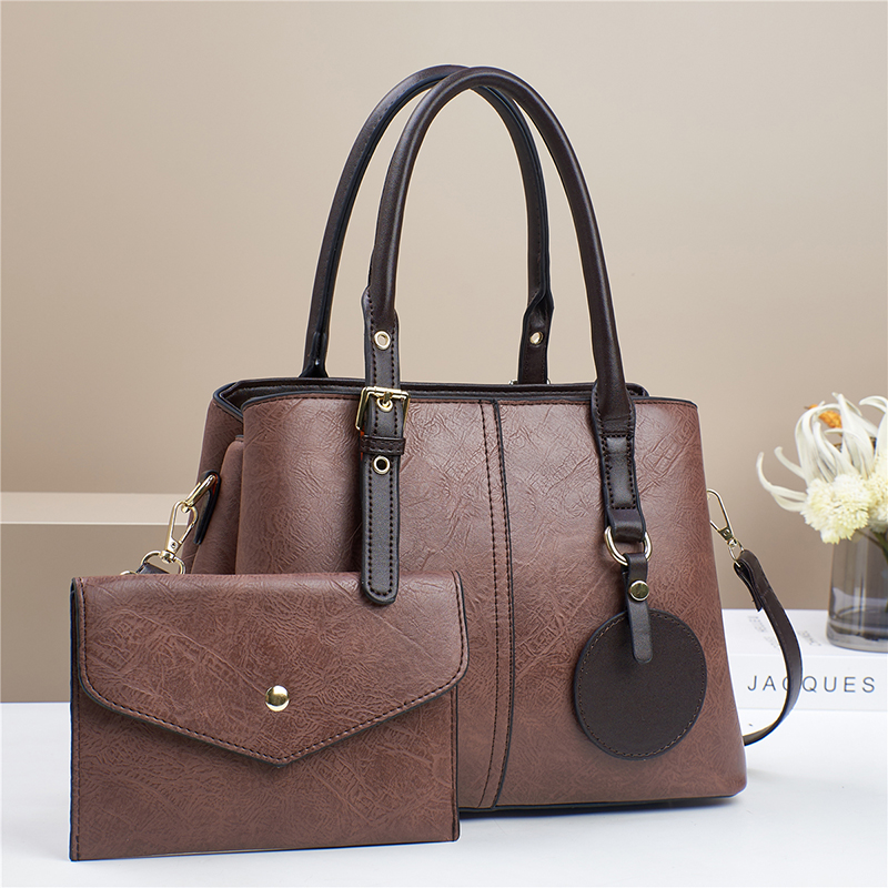 Meifang Bags and Yiding Bag Industry's new large-capacity women's handbag, fashionable single-shoulder bag, trendy crossbody bag 88675 Application Scenario
