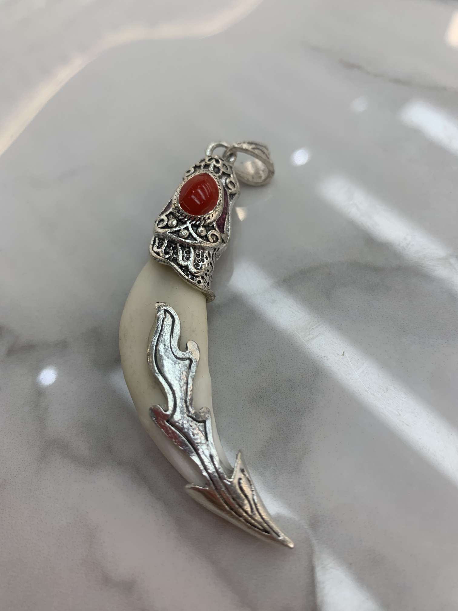 狗牙小鱼吊坠佛祖头像项链 高级锆石饰品项饰 不锈钢吊坠精致配件 时尚潮流个性首饰锆。个性狗牙齿配件饰品细节图