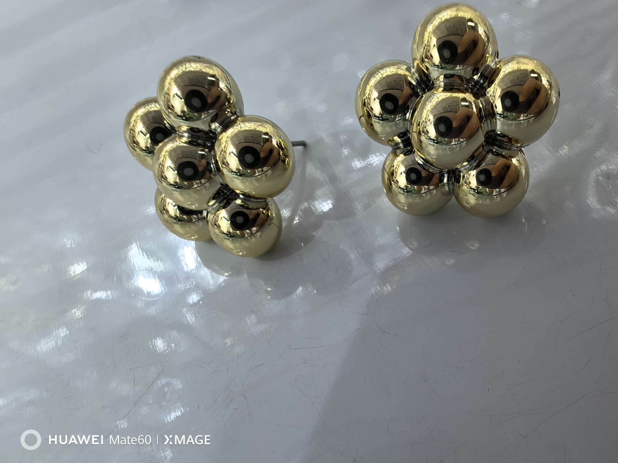 梅花形状CCB耳饰耳钉，耳饰高质量不褪色，电镀颜色金色银色，款式简约时尚潮流，百搭休闲耳饰，时尚女士优先选购产品细节图