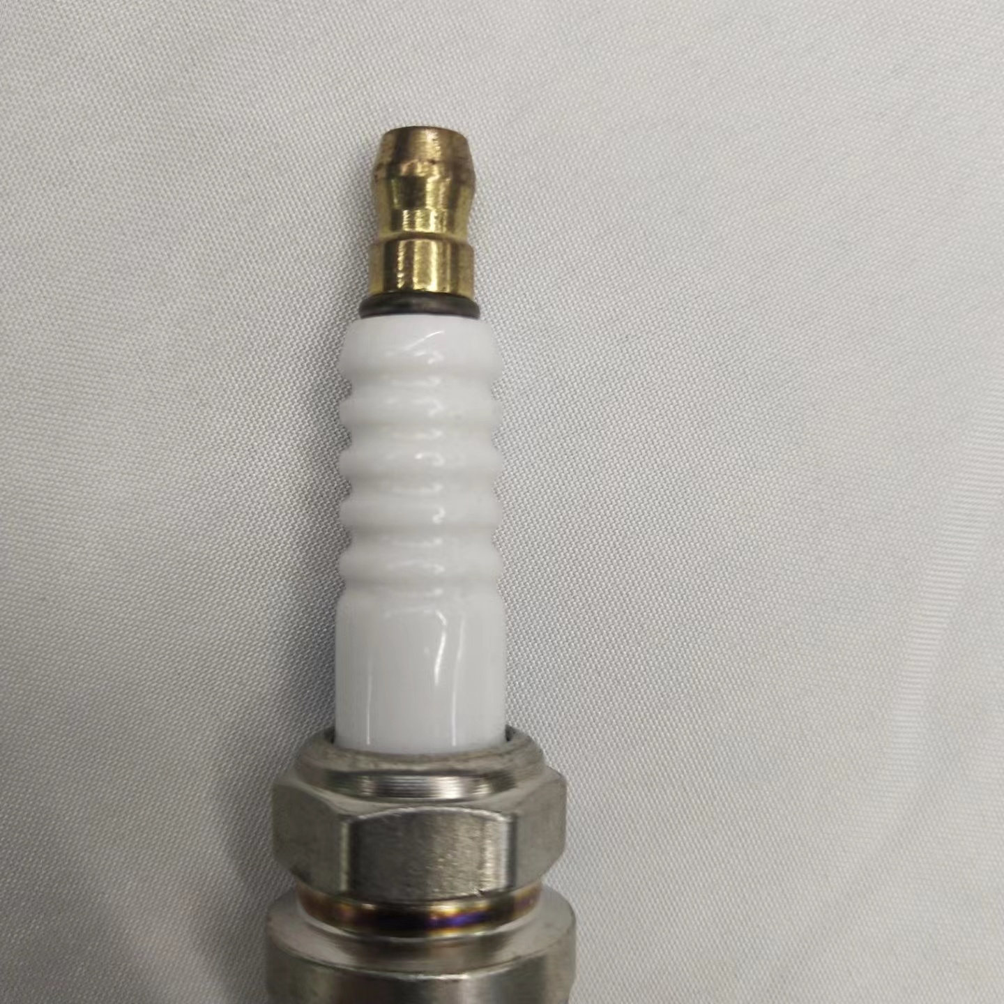 SPARK PLUG (spark plug, spark plug, spark plug) — мини-никелевый сплав с автозапчастями Application Scenario