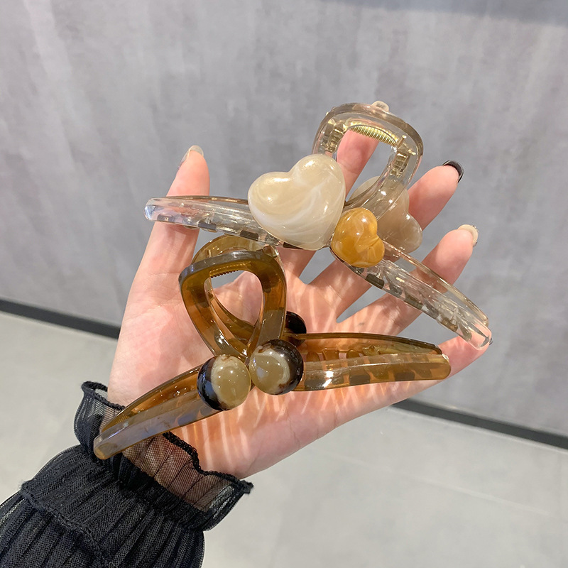 High-end coffee-colored heart-shaped hair clips for women with abundant hair at the back of the head. Shark clip large scratch-clip for women 2024 new style hair clips