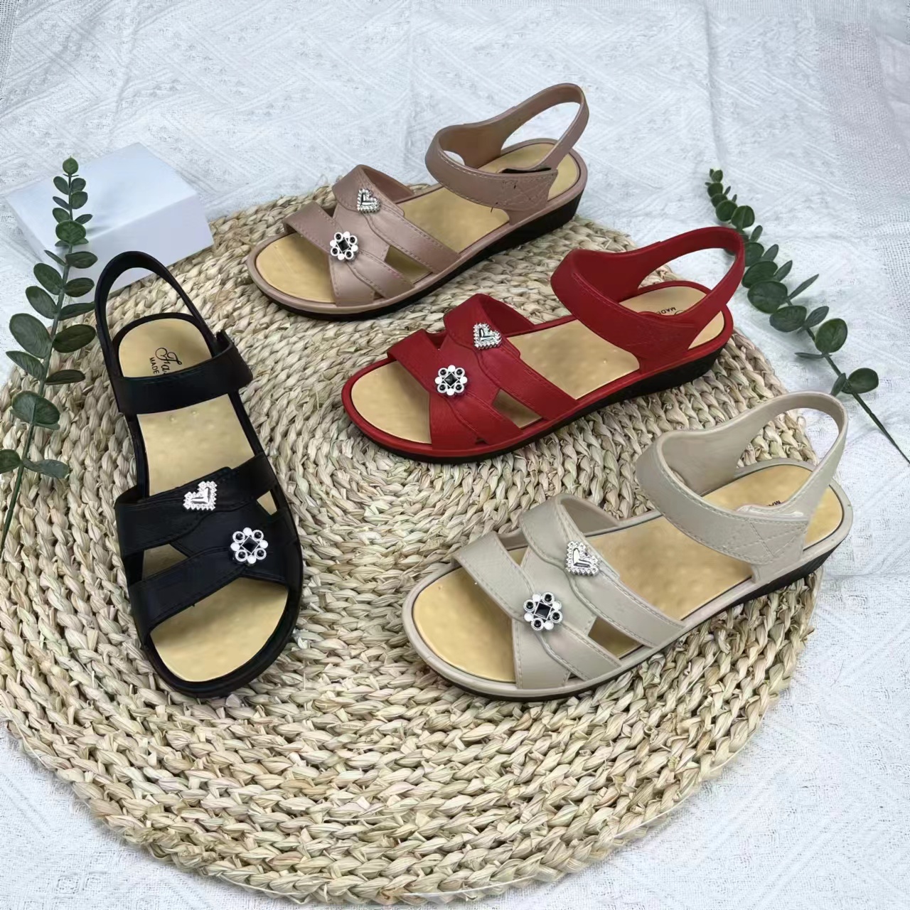 New foreign trade sandals for women to wear outside, summer soft-soled limping flat beach shoes for middle-aged and elderly people, mid-heel one-shoulder women's sandals Specification image