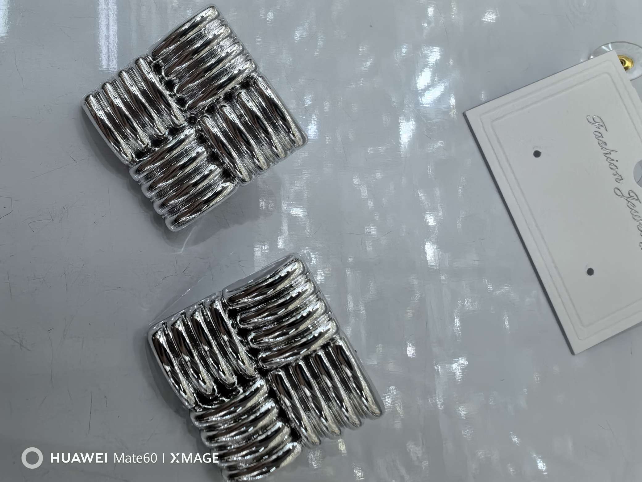 CCB耳饰耳钉，耳饰高质量不褪色，电镀颜色金色银色，款式简约时尚潮流，百搭休闲耳饰，时尚女士优先选购产品详情图3