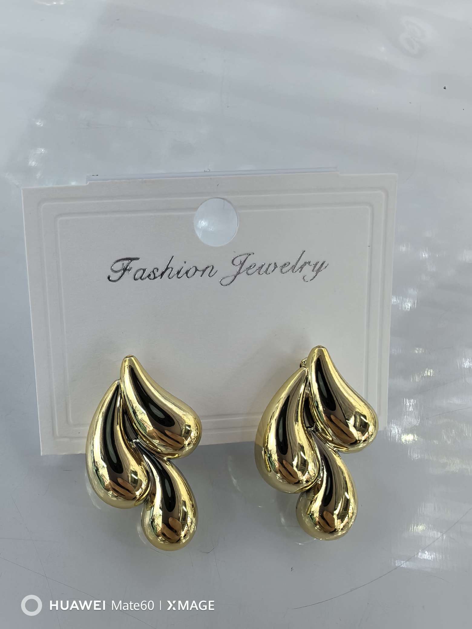 水滴型CCB高亮耳饰耳钉，耳饰高质量不褪色，电镀颜色金色银色，款式简约时尚潮流，百搭休闲耳饰，时尚女士优先选购产品详情图2