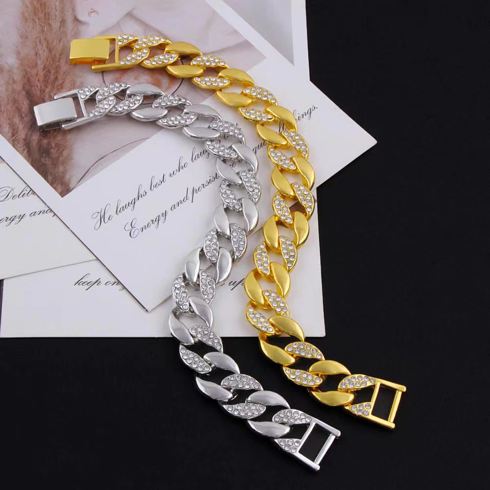 Senluo Accessories Factory is a wholesale source manufacturer of alloy diamond-encruble Cuban chain bracelets and HIPHOP cross-border hip-hop accessories for export pic 3