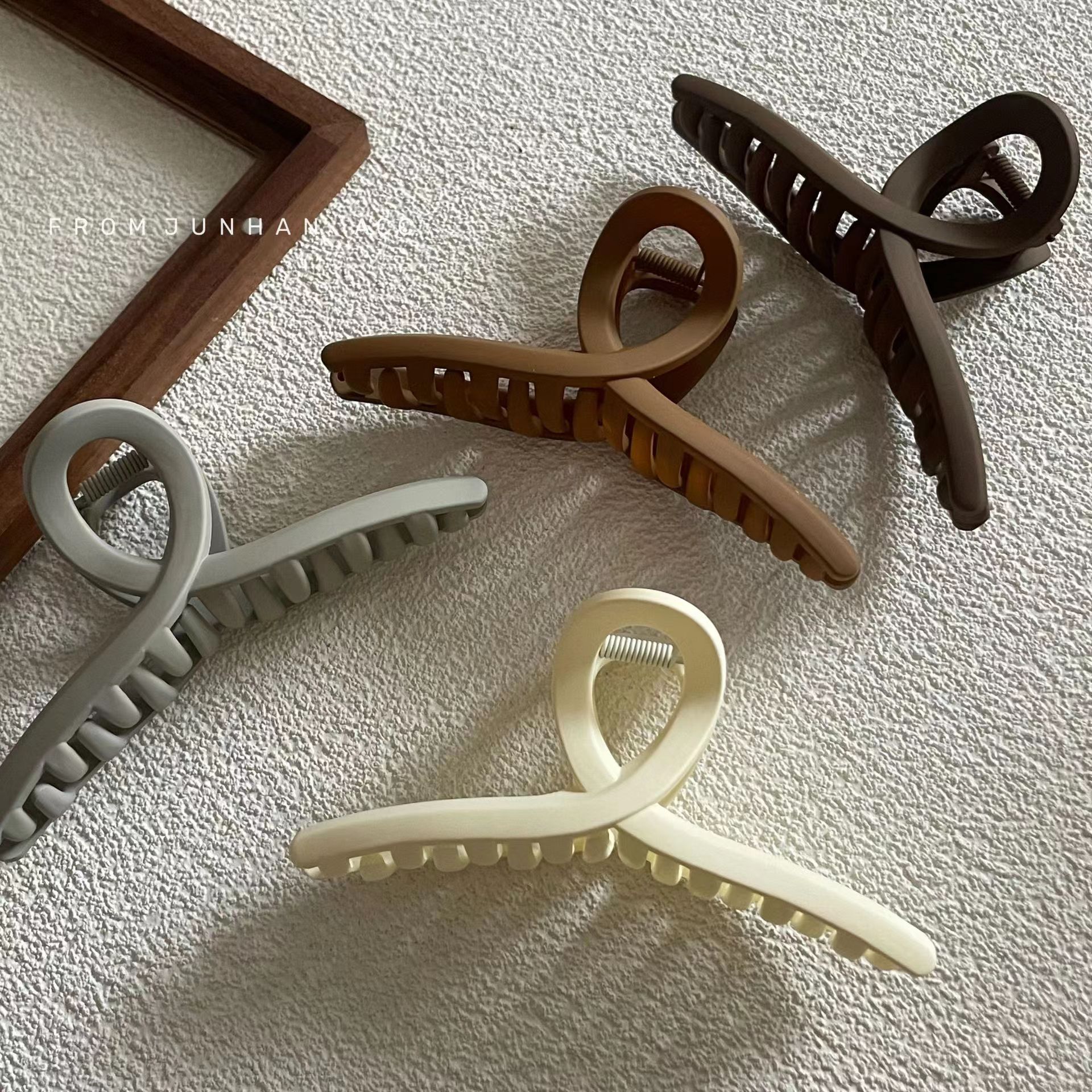 13CM大抓夹又字手感漆发夹后脑勺鲨鱼夹日韩简约发饰发夹磨砂发饰发夹