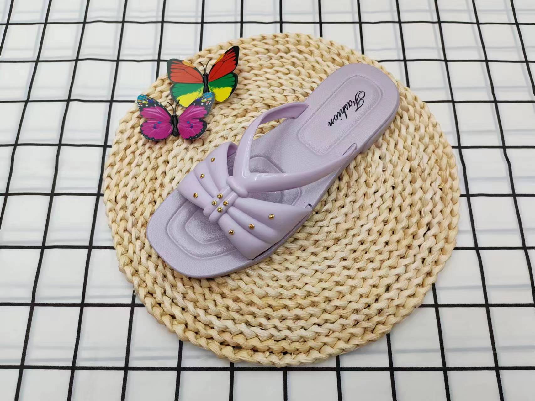 Flat-bottomed fashionable flip-flops for outerwear details Picture
