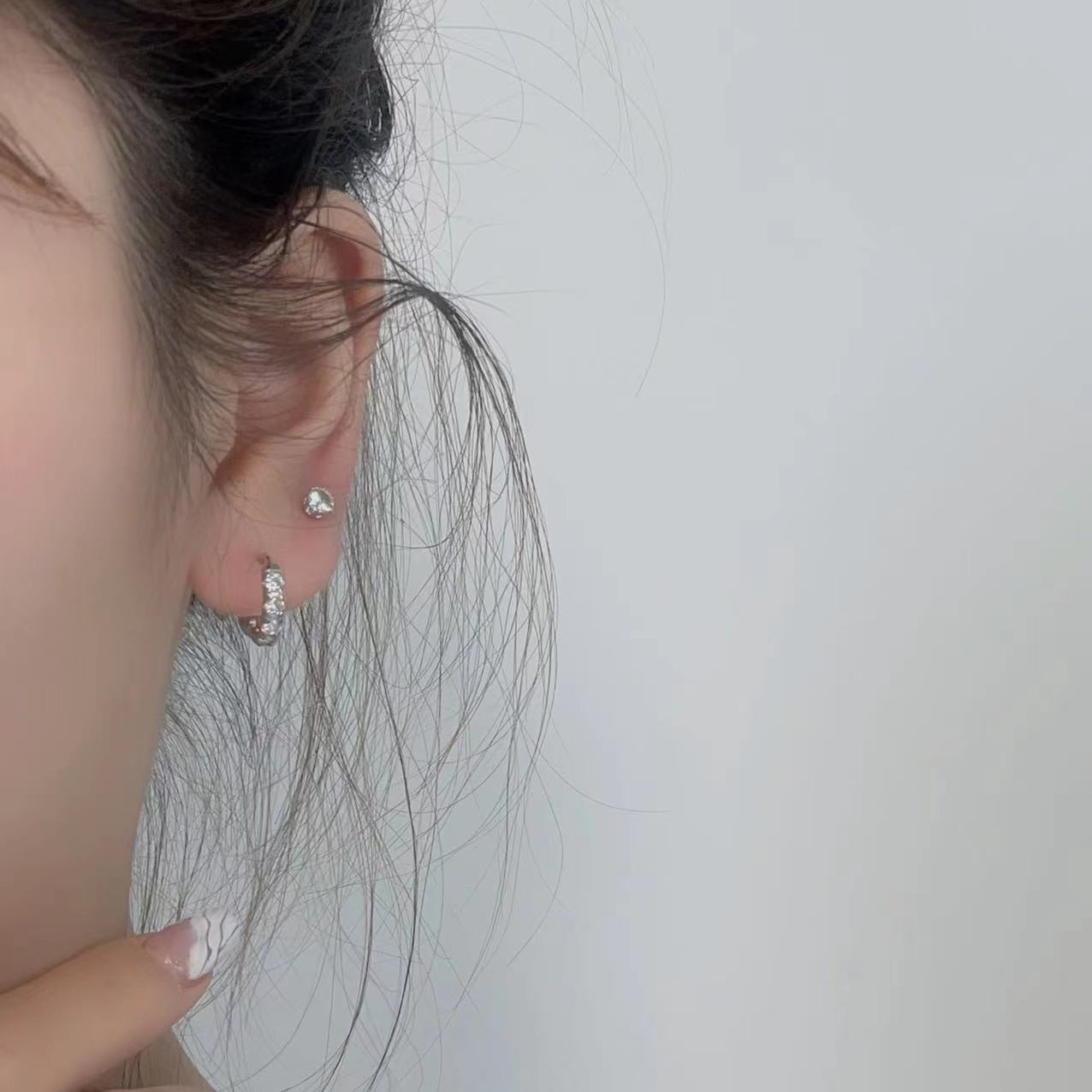 The new 2024 silver ring and small stud earrings for women's elegance, with a niche design sense and high-end earrings