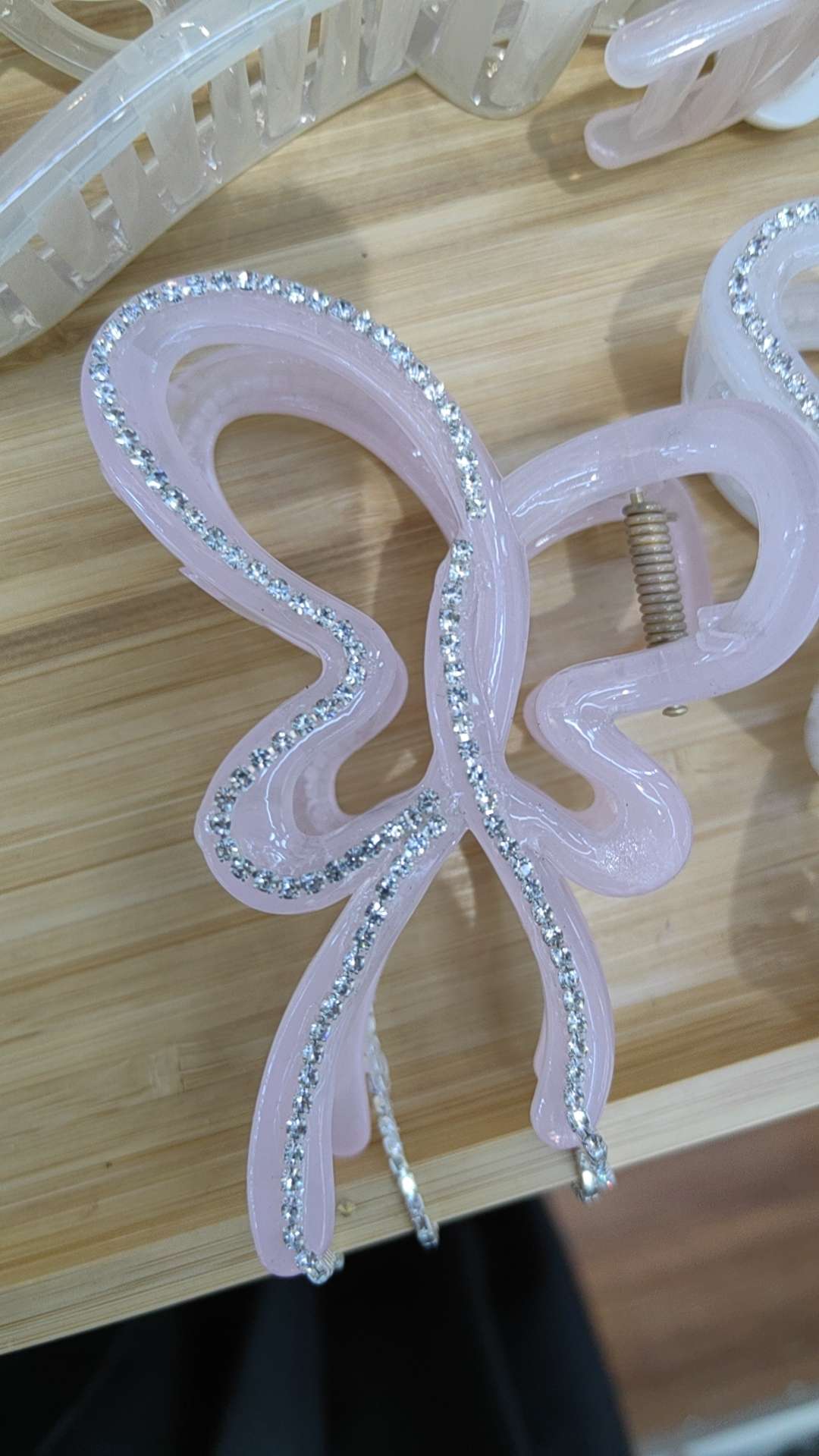 Wholesale of popular shark clip women's hair clips, accessories, headwear, hair accessories, National Day special styles, fashionable, beautiful, long-lasting and non-fading hair clips