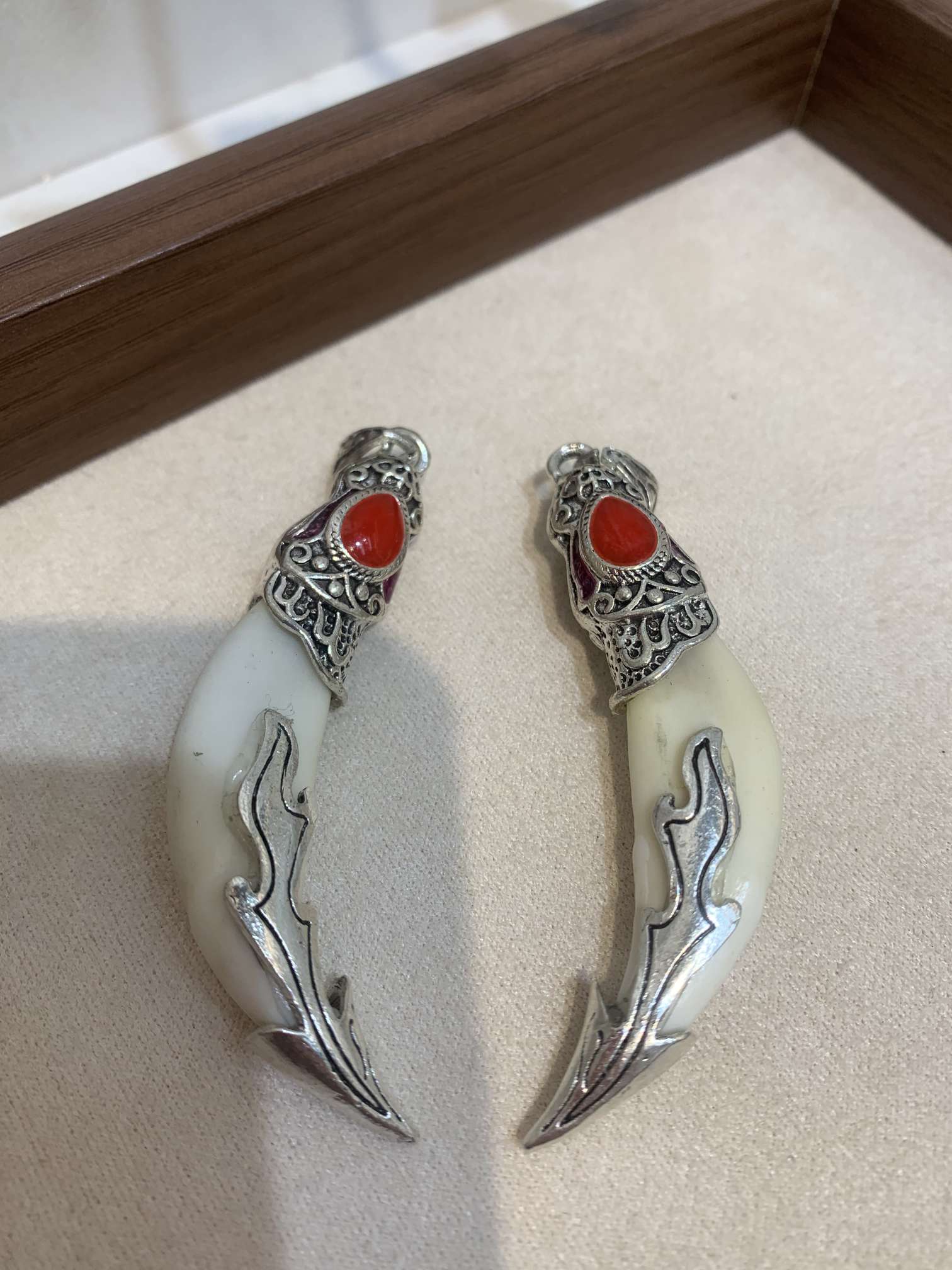 狗牙小鱼吊坠佛祖头像项链 高级锆石饰品项饰 不锈钢吊坠精致配件 时尚潮流个性首饰锆。个性狗牙齿配件饰品白底实物图