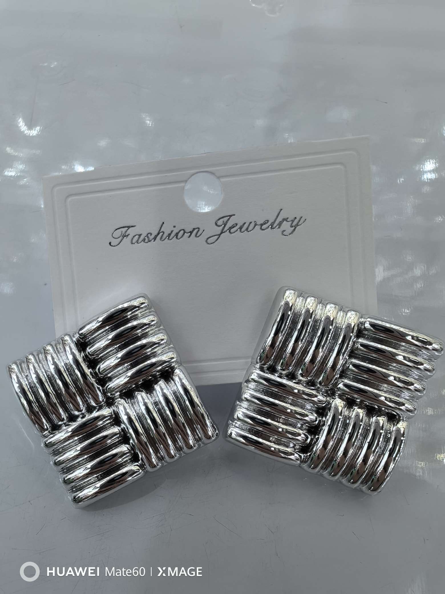 CCB耳饰耳钉，耳饰高质量不褪色，电镀颜色金色银色，款式简约时尚潮流，百搭休闲耳饰，时尚女士优先选购产品详情图4