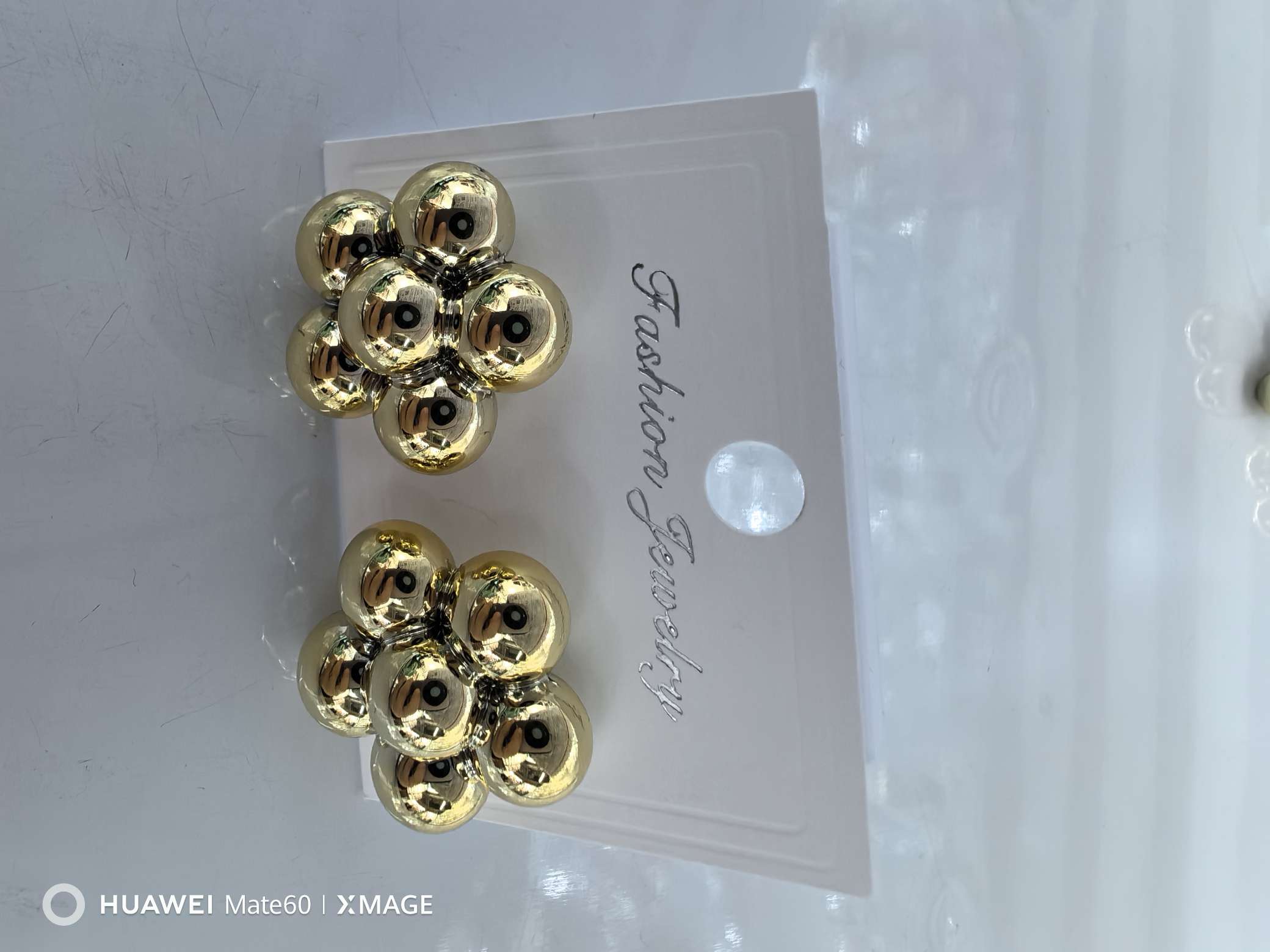 梅花形状CCB耳饰耳钉，耳饰高质量不褪色，电镀颜色金色银色，款式简约时尚潮流，百搭休闲耳饰，时尚女士优先选购产品产品图