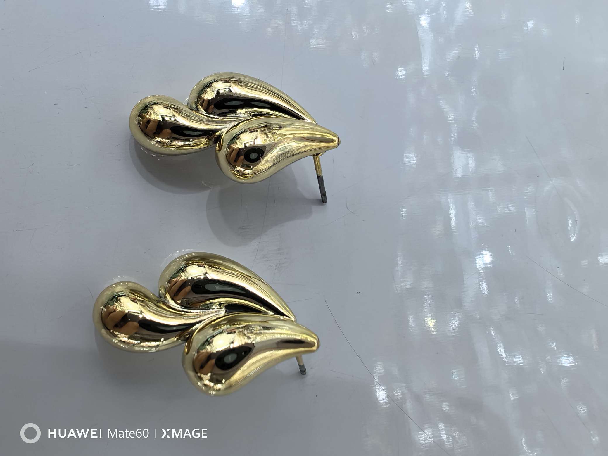 水滴型CCB高亮耳饰耳钉，耳饰高质量不褪色，电镀颜色金色银色，款式简约时尚潮流，百搭休闲耳饰，时尚女士优先选购产品产品图