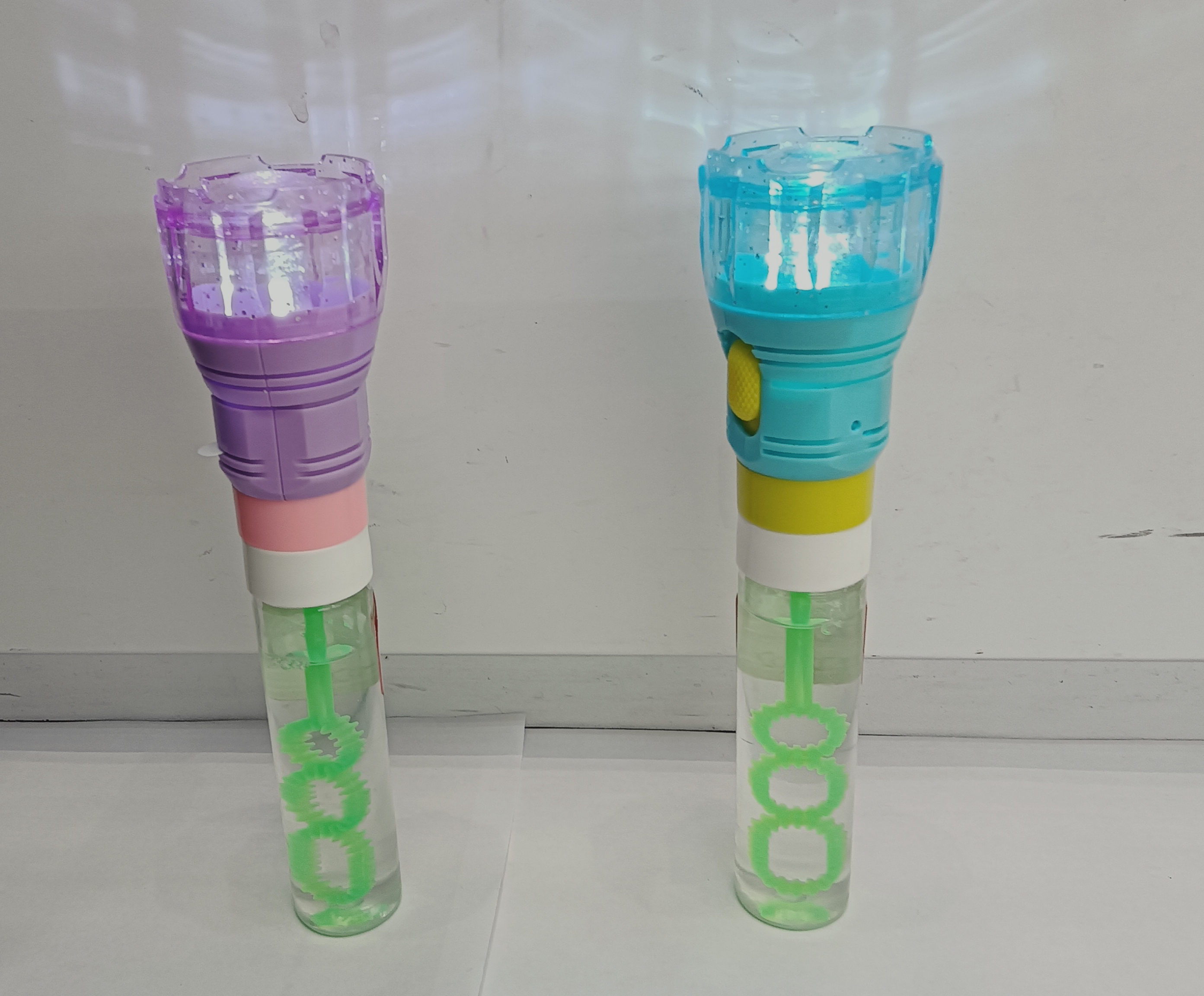 外贸跨境手电筒泡泡棒儿童玩具二合一创意热卖地摊货源批发新奇特小玩具儿童可爱泡泡机儿童夏季户外