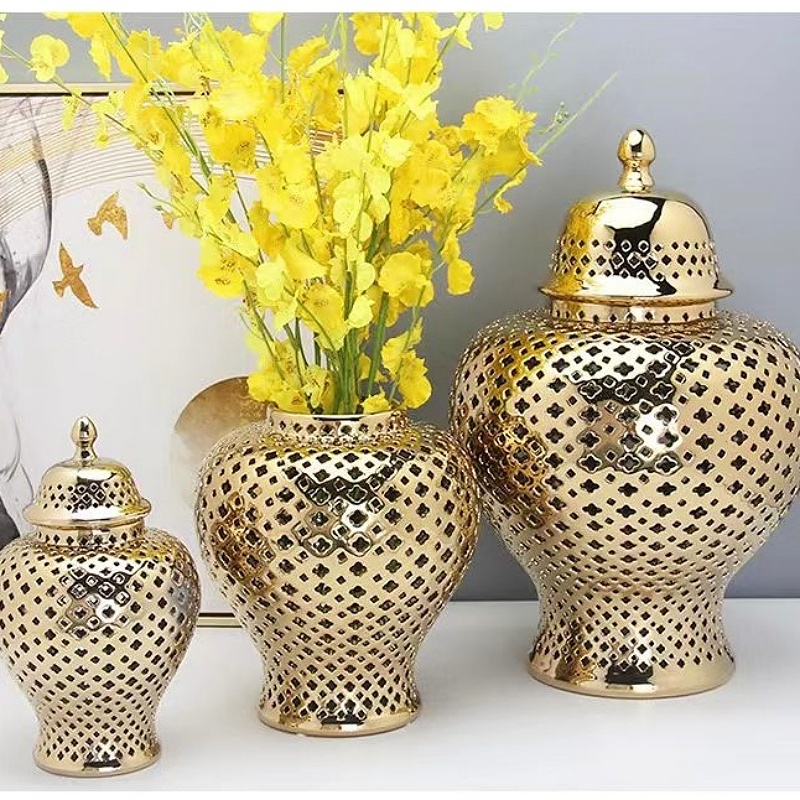 Ceramic electroplated vase, golden-edge general vase, home decoration item, light luxury handicraft, decorative soft furnishing, living room entrance countertop, Golden castle vase Application Scenario