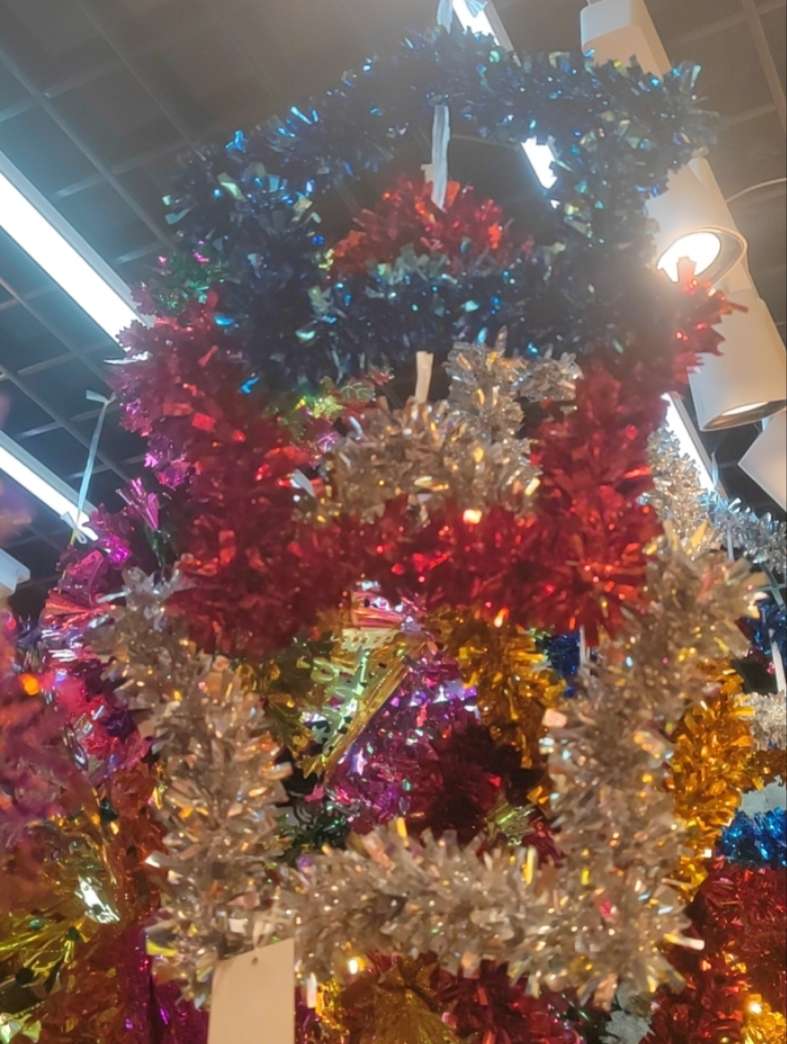 Holiday party wall decorations and wall hangings are beautiful and eye-catching. The wall hanging designs are novel, of good quality and low price details Picture