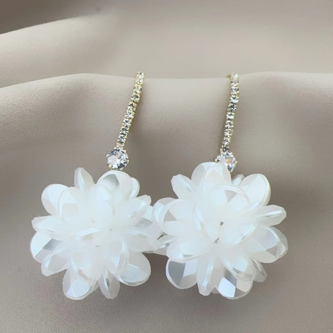 Flower earrings, French retro cluster ear hooks, versatile and high-end earrings for women Specification image